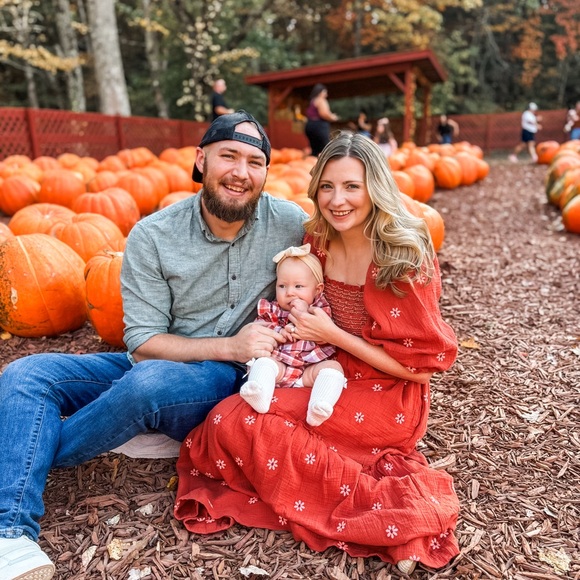 Meet your Posher, Nicole - Picture 3 of 13